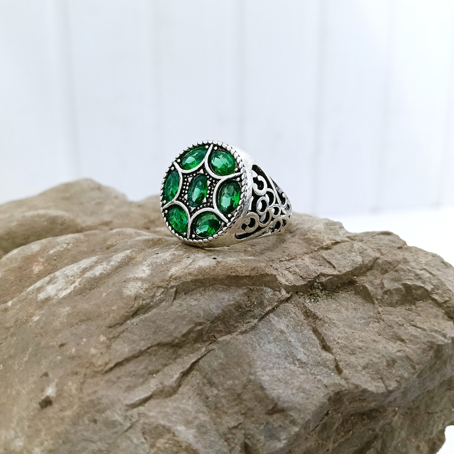 Clone  Emerald-zamrud Gemstone Ring – Classic Beauty, Modern Design